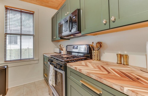 Roseland Terrace Historic District Cottage | Baton Rouge Cottage w/Fenced Yard: Near Downtown!