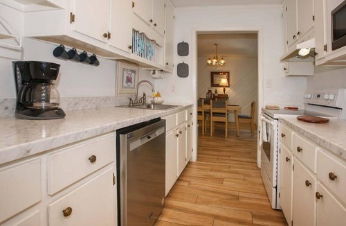 Lillian House | Bay House, Pier, Gulf Access Pet Friendly 3 Bedrooms & enclosed sunroom sleep 12