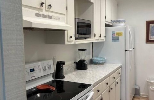Lillian House | Bay House, Pier, Gulf Access Pet Friendly 3 Bedrooms & enclosed sunroom sleep 12
