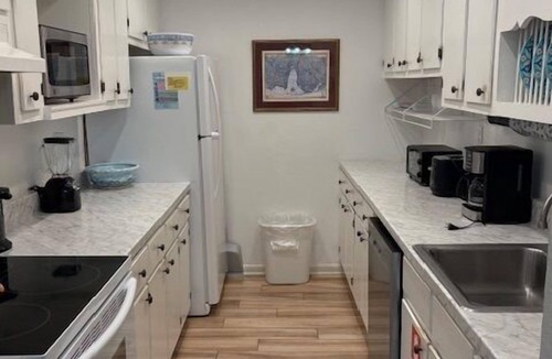 Lillian House | Bay House, Pier, Gulf Access Pet Friendly 3 Bedrooms & enclosed sunroom sleep 12