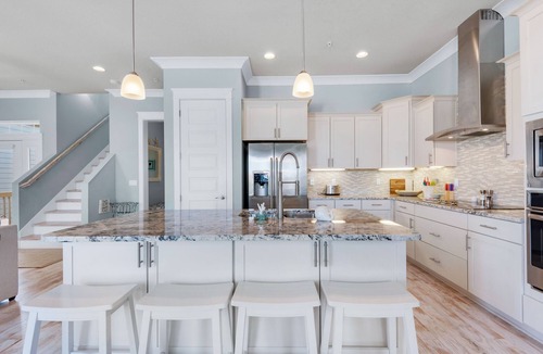 Navarre Beach House | “Bay Side Retreat” Luxury Home, Pool/Hot tub, Dog Friendly, Paddleboards