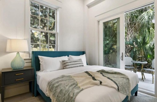 Bay St Louis House | Bay St Louis Building with Old Town BSL