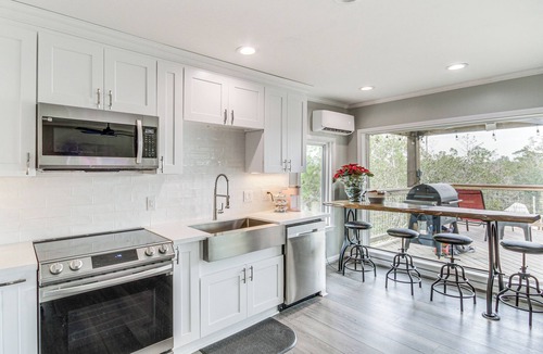 Shoreline Park Cottage | Bay St Louis Home w/Private Dock + Kayaks!