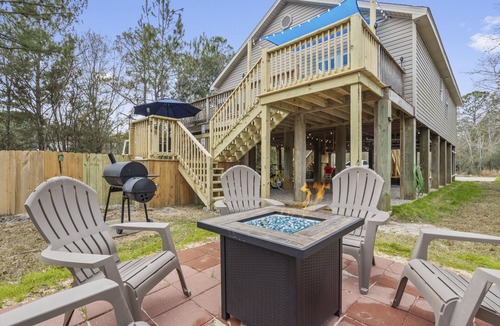 Shoreline Park House | Bay St. Louis Pool, Hot Tub, Ping Pong, Fire Pit, and Grill Waterfront Home