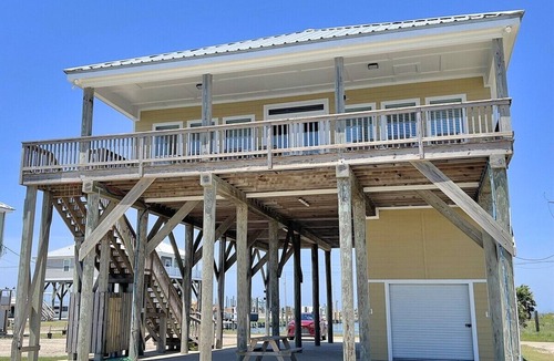 Golden Meadow House | Bay Views at The Anchor Holds - formally Overboard