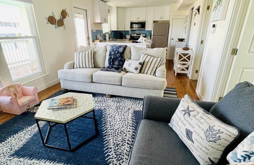 Crash Boat Basin Cottage | Bay views Cottage w/private suite, 4 min from beach and Moody Gardens
