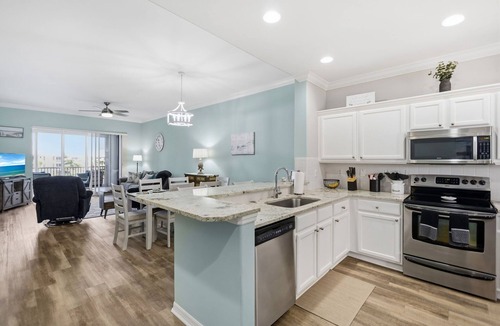 Tropical Cove Condo | Bayfront Bliss at Lexington CC Lake Village