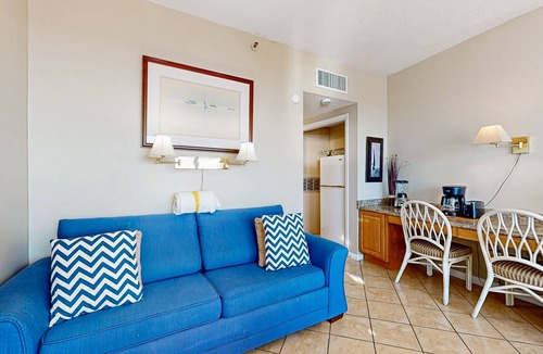 Fort Walton Beach Apartment | Bayfront delight with pool, bay views & prime location - snowbird-friendly