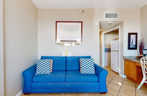 Fort Walton Beach Apartment | Bayfront delight with pool, bay views & prime location - snowbird-friendly