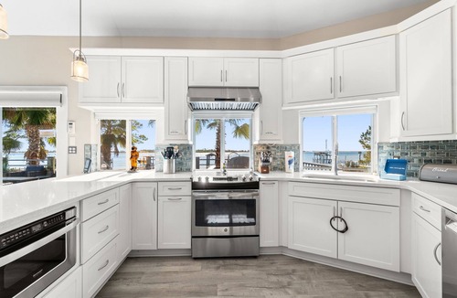 Mary Esther House | Bayfront Home , Pet-Friendly, Boat Access, Gorgeous Views & Relaxation! - Pirate's Cove