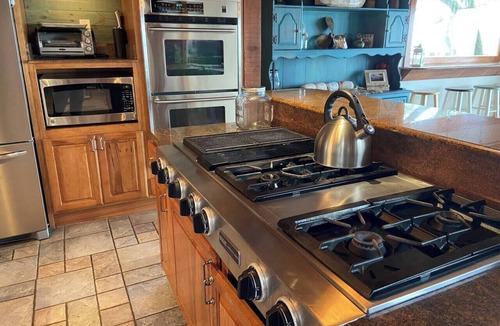 Gulf Breeze House | Bayfront Lodge-Beautiful & Unique East Bay Retreat