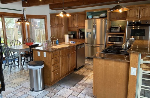 Gulf Breeze House | Bayfront Lodge & Cabin Double Dock Getaway Retreat
