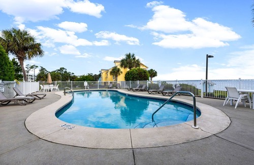 Innerarity Townhomes Condo | Bayfront Paradise-Steps to Sand, Pool, Kayaking