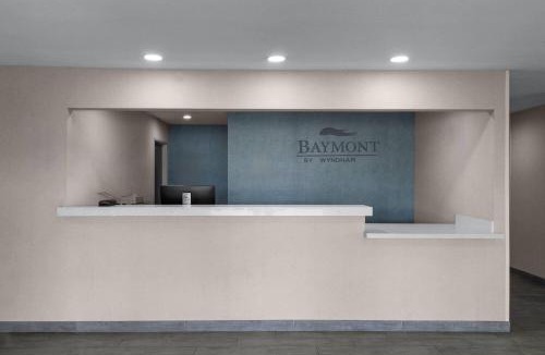 Iowa Hotel | Baymont by Wyndham Iowa Lake Charles