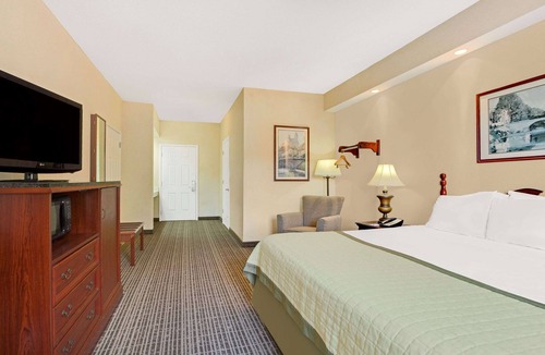 Pearl Hotel | Baymont by Wyndham Pearl