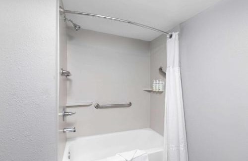 Tillmans Corner Hotel | Baymont by Wyndham Mobile/Tillmans Corner