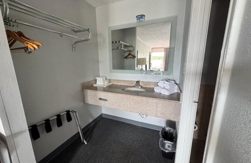 Jennings Hotel | Bayou Inn