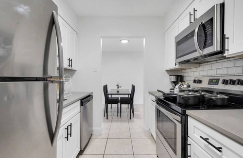 SoHo Apartment | Bayshore Cozy Escape | Free Parking, Pool & Gym