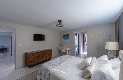 Bayshore Gardens House | Bayshore Retreat, HUGE Private Yard & Fire Pit & Screened In Patio, Near Beaches
