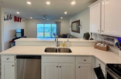 Innerarity Townhomes House | Bayside Bliss: Beautiful Views & Pool!