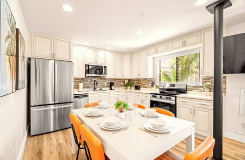 Treasure Island Hotel | 🌇 BBR #11, Steps to the Beach, HTD Pool, 2 Bed Apt w/Kitchen,1 King & 2 Queens!