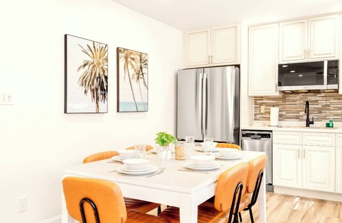 Treasure Island Hotel | 🌇 BBR #11, Steps to the Beach, HTD Pool, 2 Bed Apt w/Kitchen,1 King & 2 Queens!