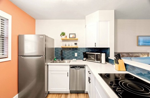 Treasure Island Hotel | 🌞 BBR #2, Steps to the Beach, Heated Pool w/Full Kitchen & 3 Beds!