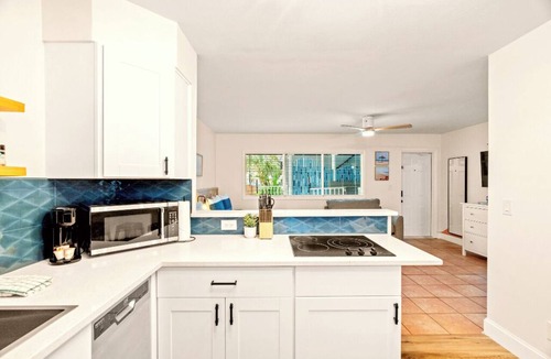 Treasure Island Hotel | 🌞 BBR #2, Steps to the Beach, Heated Pool w/Full Kitchen & 3 Beds!