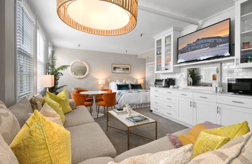 Palm Beach Condo | Beach 2 Queen bed Studio Suite CoNdo