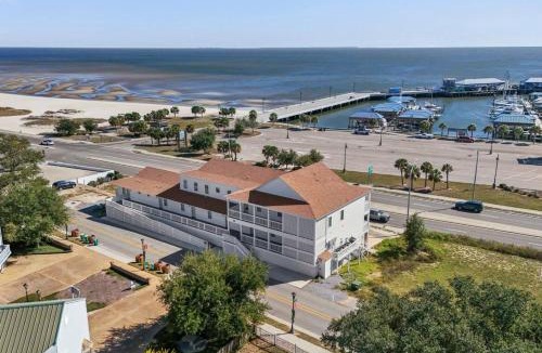 Pass Christian Apartment | Beach Access Condo-Walk to Downtown-Pets Welcome w/Fee