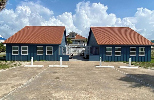 East End Cottage | BEACH BUM COTTAGES - STEPS FROM BEACH, INGROUND POOL, PERFECT LOCATION