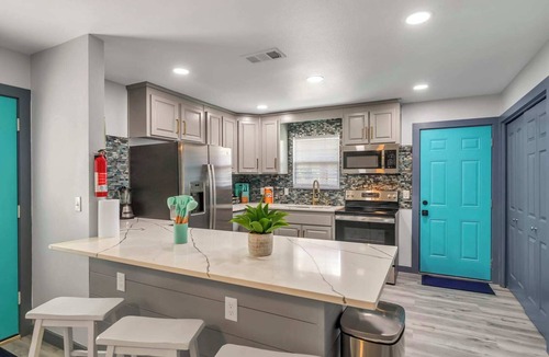 Navarre House | Beach Bungalow: TVs & Grill, Only 1 Mile to Sand