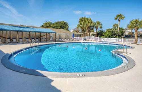 Miramar Beach Villa | Beach Condo~Free Golf Cart~3BD~2BA~Sleeps 8~Balcony~Walk to Beach~Pool