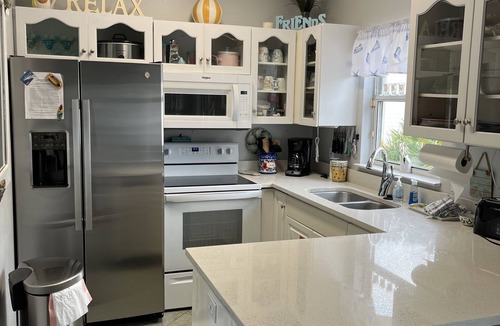 Clipper Cove Cottage | BEACH COTTAGE 3BR, NEW GOLF CART W/HOUSE, PORCH SWING, 30 STEPS TO POOL, PETS!