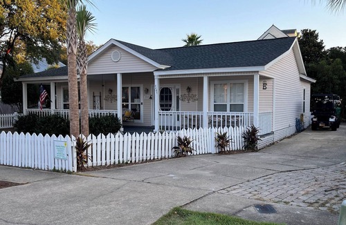 Clipper Cove Cottage | BEACH COTTAGE 3BR, NEW GOLF CART W/HOUSE, PORCH SWING, 30 STEPS TO POOL, PETS!