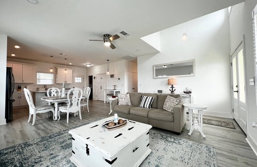 Gulfport Cottage | Beach Cottage with a View!