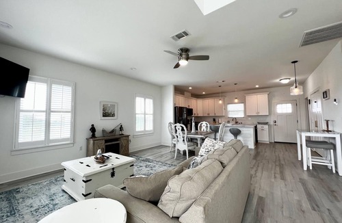 Gulfport Cottage | Beach Cottage with a View!