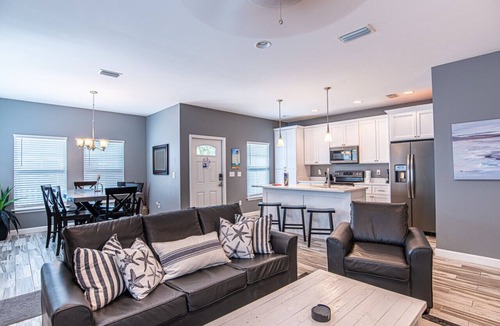 Laguna Beach House | Beach Daze on PCBLaguna Bch 1block to sand DogOK 6ppl
