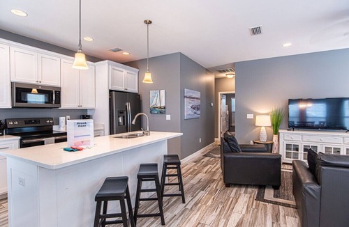 Laguna Beach House | Beach Daze on PCBLaguna Bch 1block to sand DogOK 6ppl