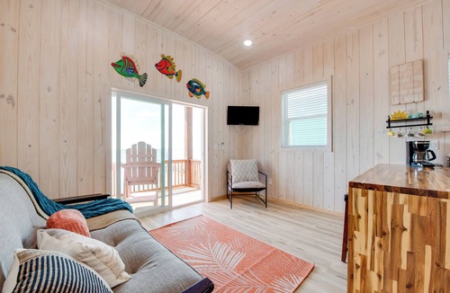 Carrabelle Cottage | Beach & Dock Access: Lanark Village Escape!