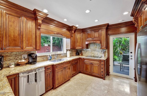 Lauderdale-by-the-Sea House | Beach Duplex 3br Manor with Heated Pool
