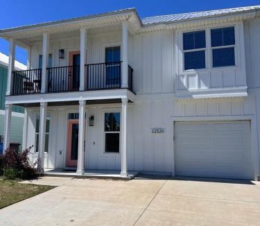 Sunnyside House | Beach Escape! 4BR Pool Home, Sleeps 15, Game Room & Minutes to 30A & Pier Park