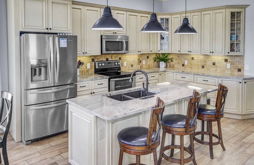 Hollywood Beach House | Beach Estate 1 BLK 2 Beach w/Private Pool, Guest House, Bch Chair Svc INCL