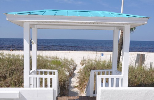 Bahama Beach House | BEACH FRONT HOME 5 BD/4 BA 3 Decks Step out of the home an you are on the beach