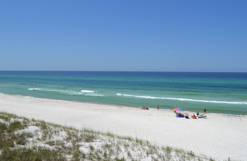 Bahama Beach House | BEACH FRONT HOME 5 BD/4 BA 3 Decks Step out of the home an you are on the beach