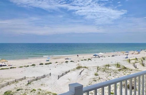 East End House | Beach front, pet friendly, swimming pool, 6 bedrooms & baths!