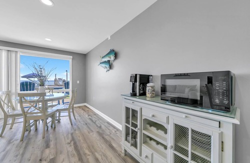 Fort Bay Condo | 🌊Beach Front Views | Ground Floor | Steps to Pool | Latitude 29 #25🌊