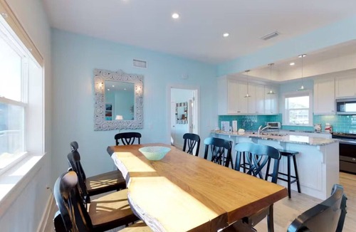 East End House | Beach Front Views, Private Pool, Private Mini-Putting Green, Free Beach Gear!