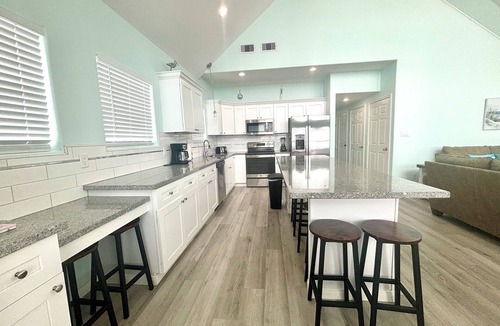 Gilchrist House | BEACH FRONT with amazing ocean views and great loft