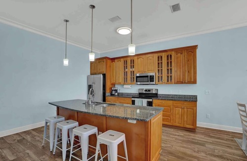 Crescent Beach House | Beach getaway